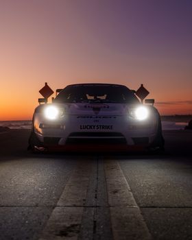 Dramatisches Auto – Sportwagen Hintergrundbild