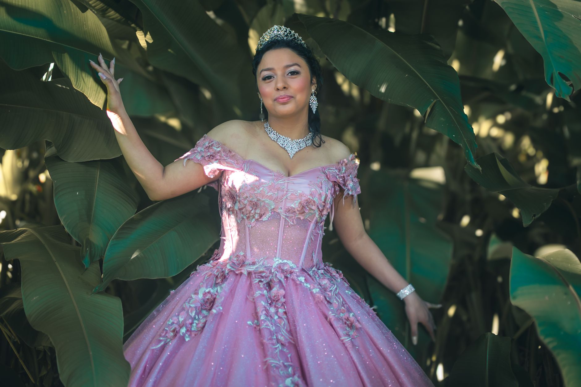 청년지원금 신청 취소 후 재신청 절차 3단계 요약 2 Young woman in a pink quinceañera dress surrounded by lush green leaves.