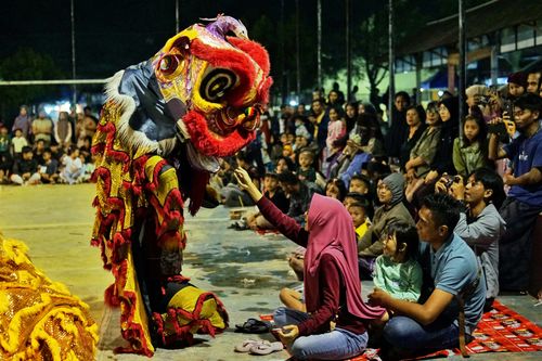 Free Colorful lion dance captivates an audience during a lively festival night in Jawa Timur, Indonesia. Stock Photo