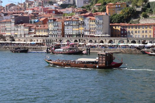 Douro valley train with vineyard lunch — Porto