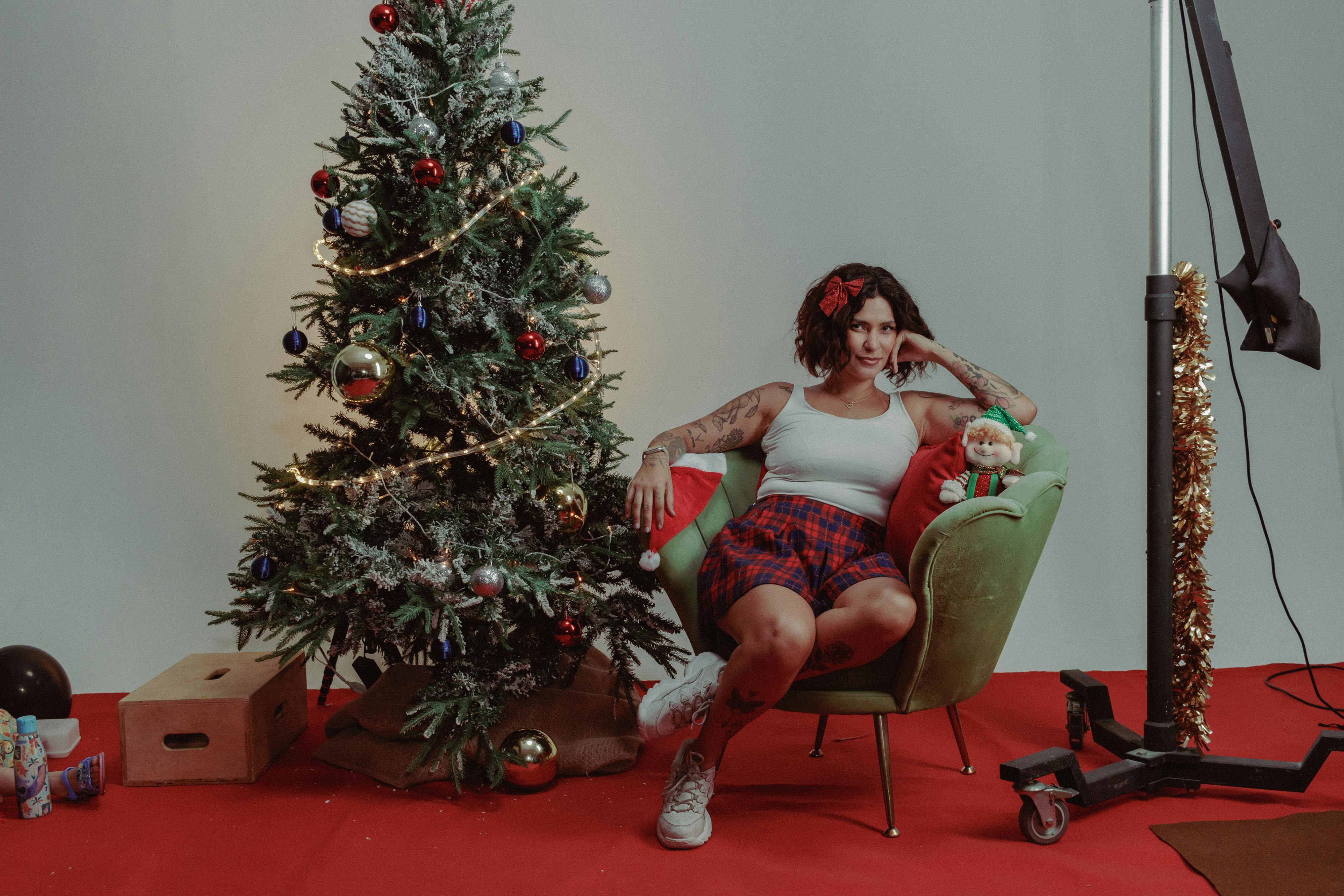 These Christmas Songs Most Likely to Tank Productivity at Work, Study Finds — Photo by Alexandre  Canteiro on Pexels