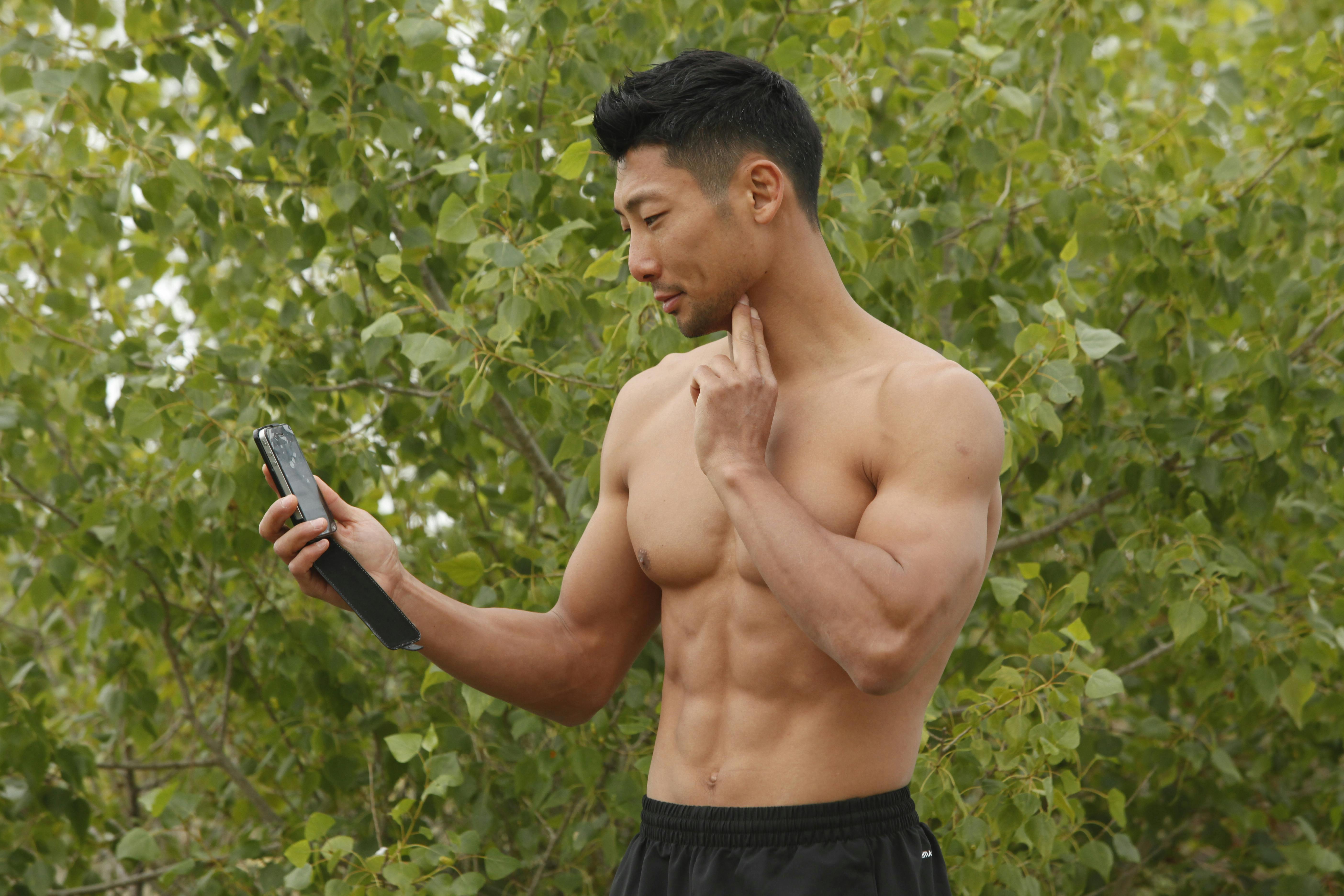 Image : Thrive in the Digital Age: Harmonizing Your Money, Health, and Tech for a Fuller Life