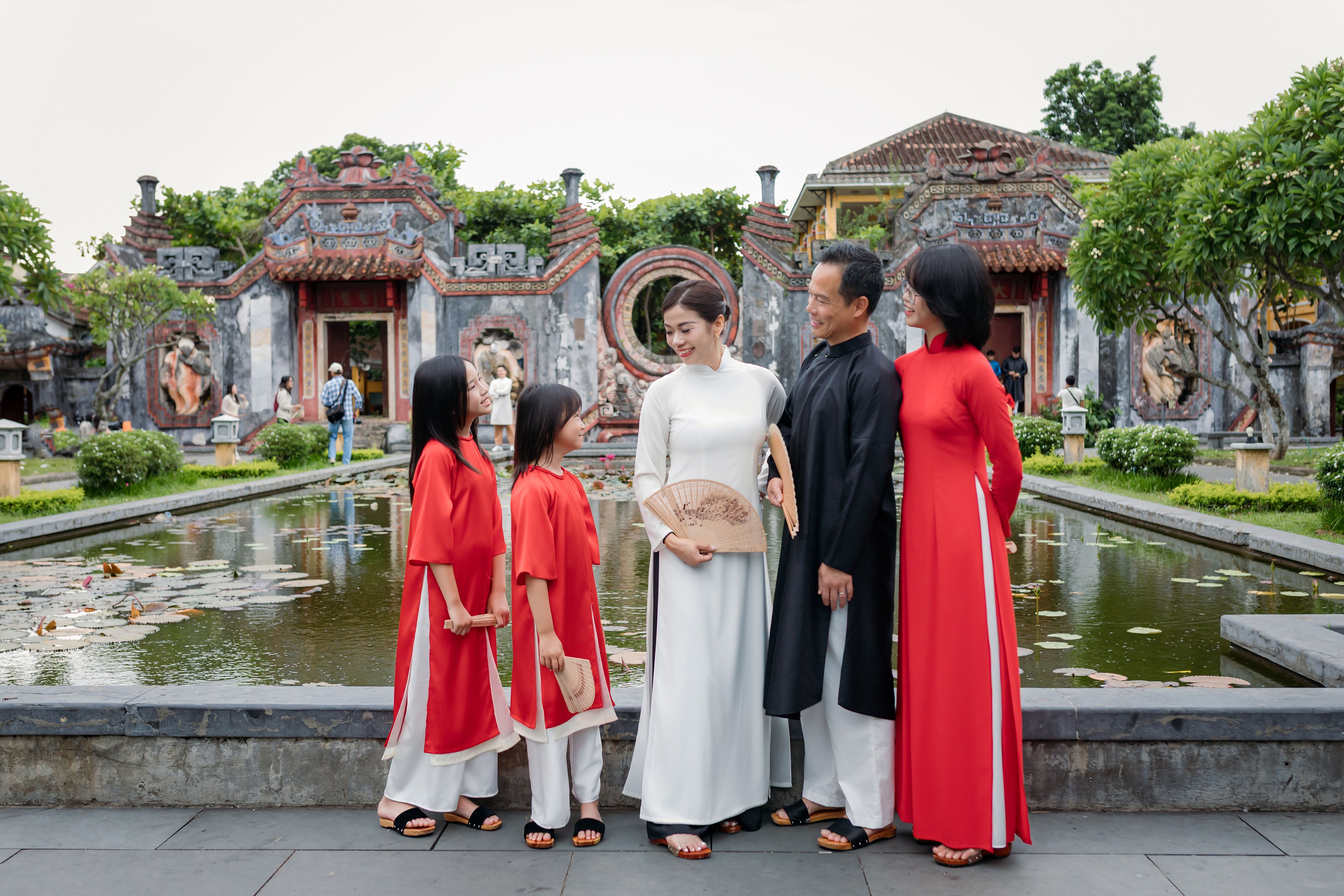 I Booked a 10-Day Family Trip for $500 Using Credit Card Rewards — Photo by Võ Văn Tiến on Pexels
