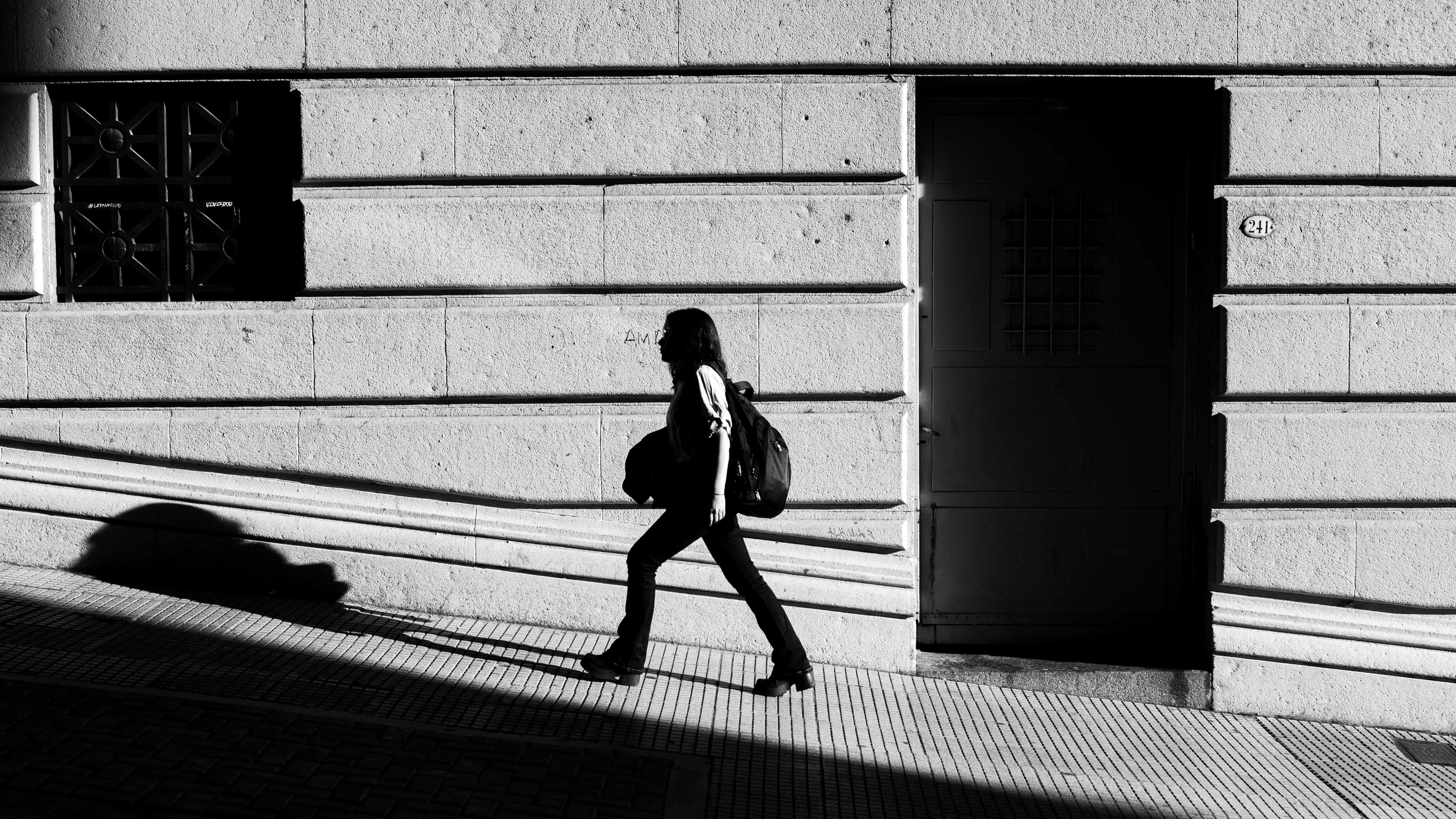 6 Creative Street Photography Ideas You Can Do With Your Phone — Photo by Alex Dos Santos on Pexels