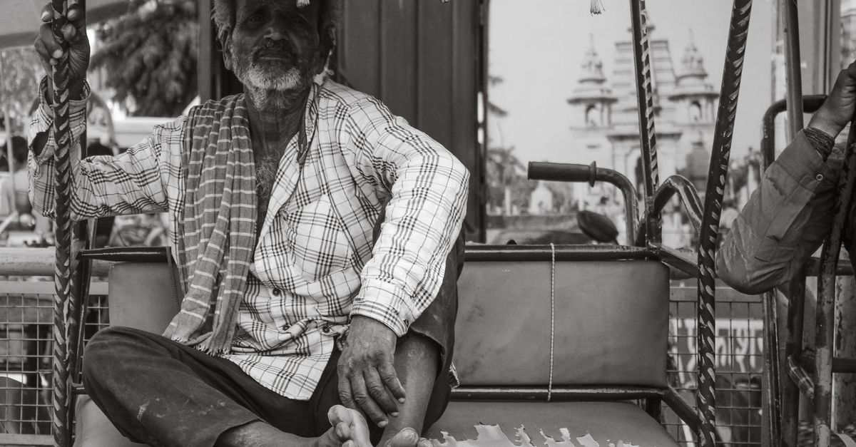 Πώς να ανακουφίσετε μια επώδυνη κρίση ουρικής αρθρίτιδας στο δάχτυλο του ποδιού;