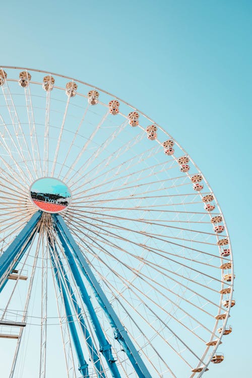 Free Blue and Red Ferris Wheel Stock Photo