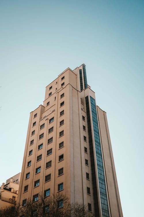 Foto De ángulo Bajo De Edificio De Hormigón