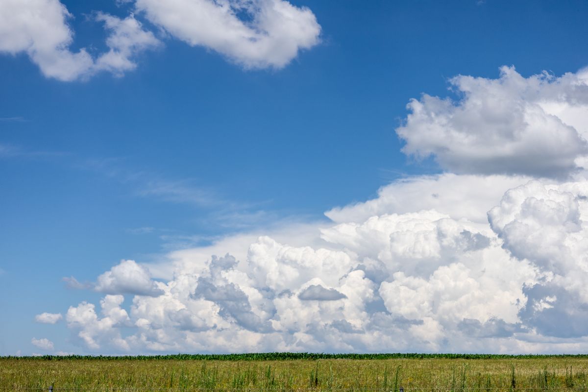 夏の青空と雲