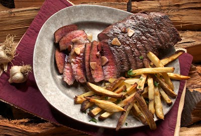 Chuletón a la brasa con guarnición