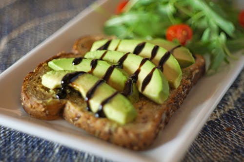 Imagine de stoc gratuită din avocado, avocado toast, pâine prăjită