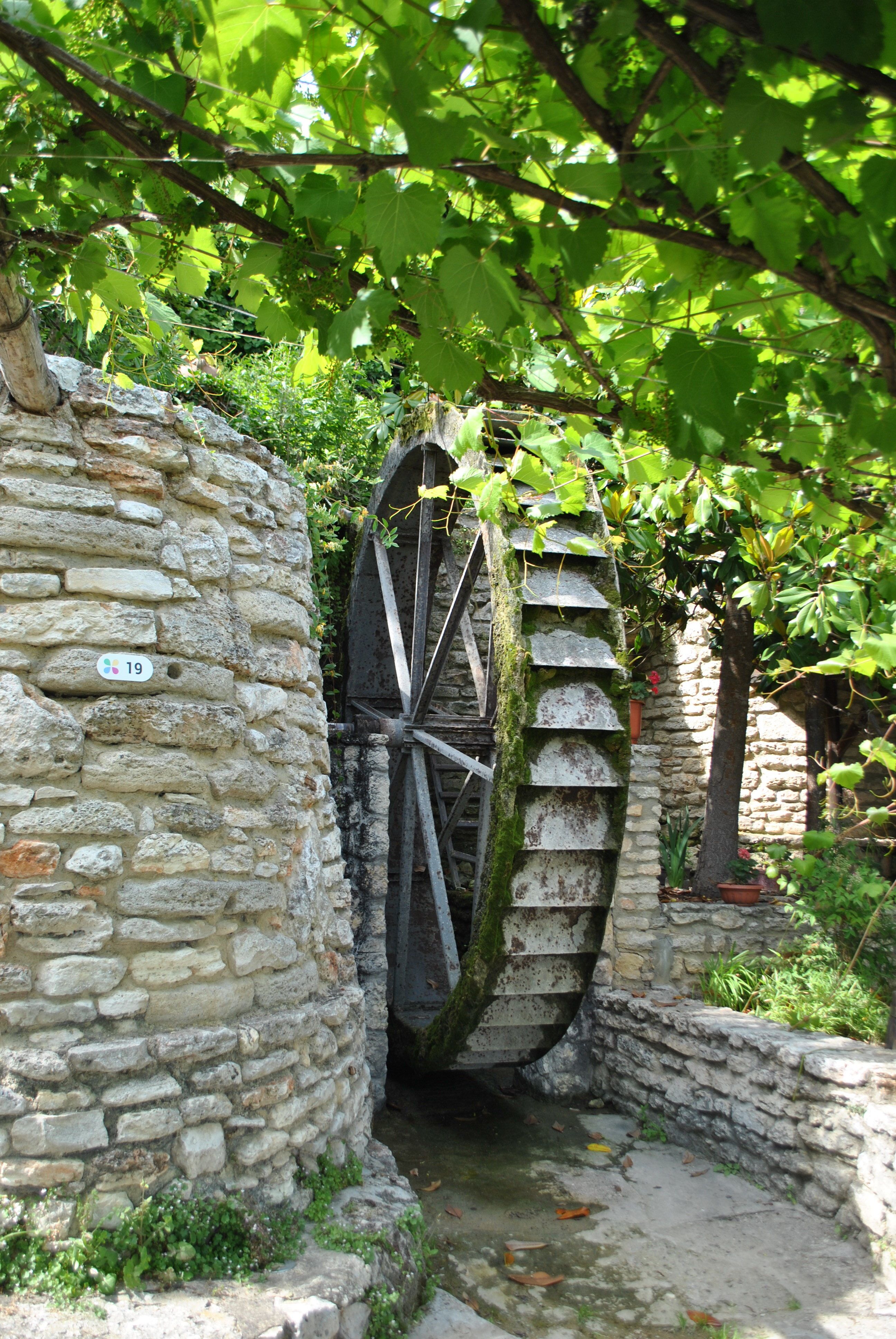 Historic Waterwheel in Lush Garden Landscape · Free Stock Photo
