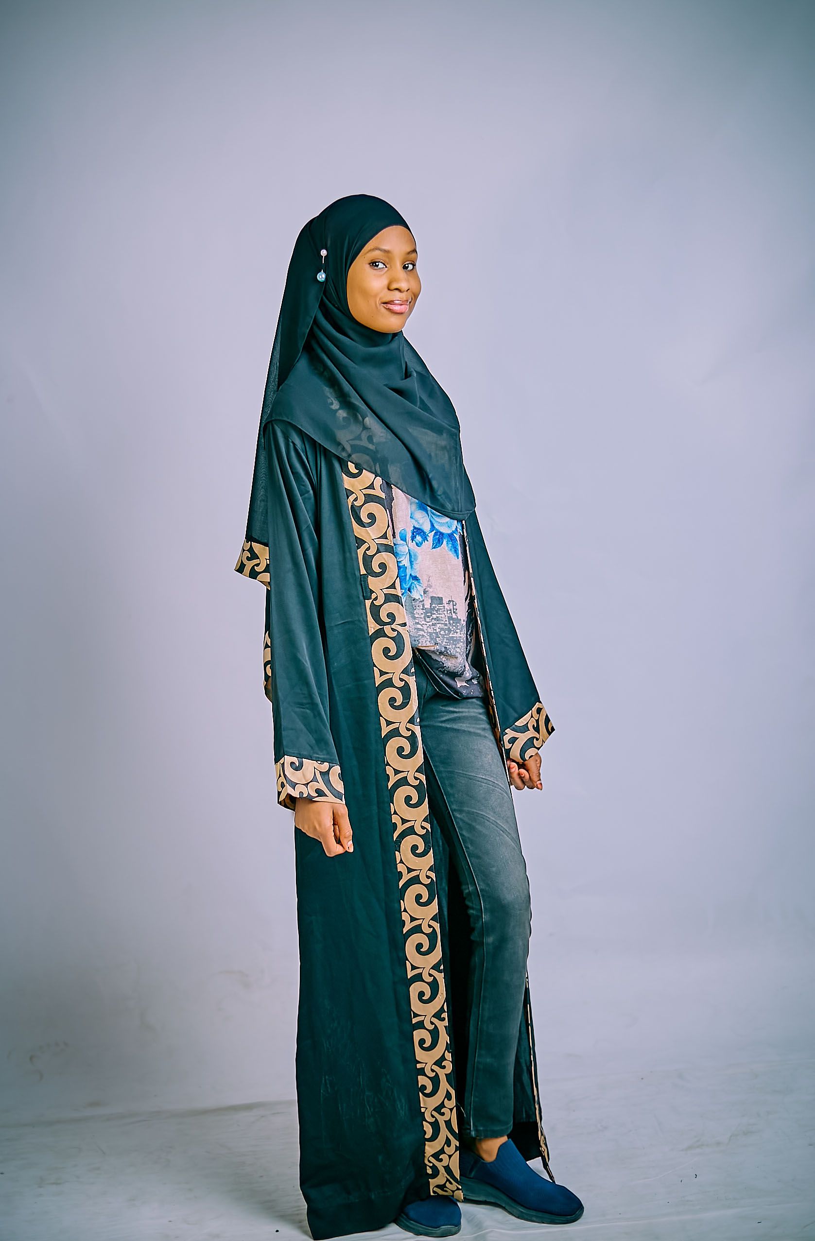 Abayas - عبايات أنيقة