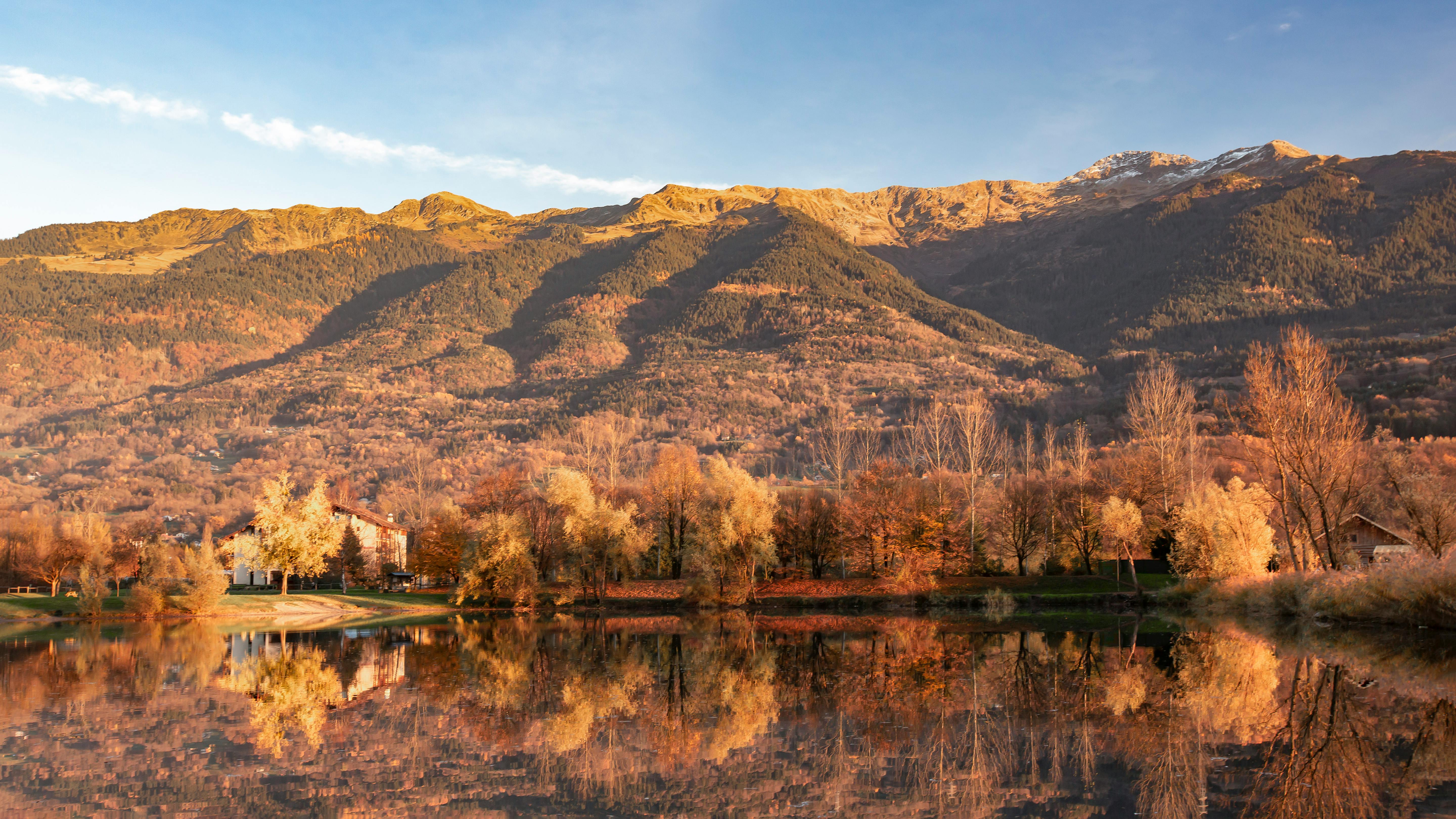 Paysage automnal au Lac du Bourget, France