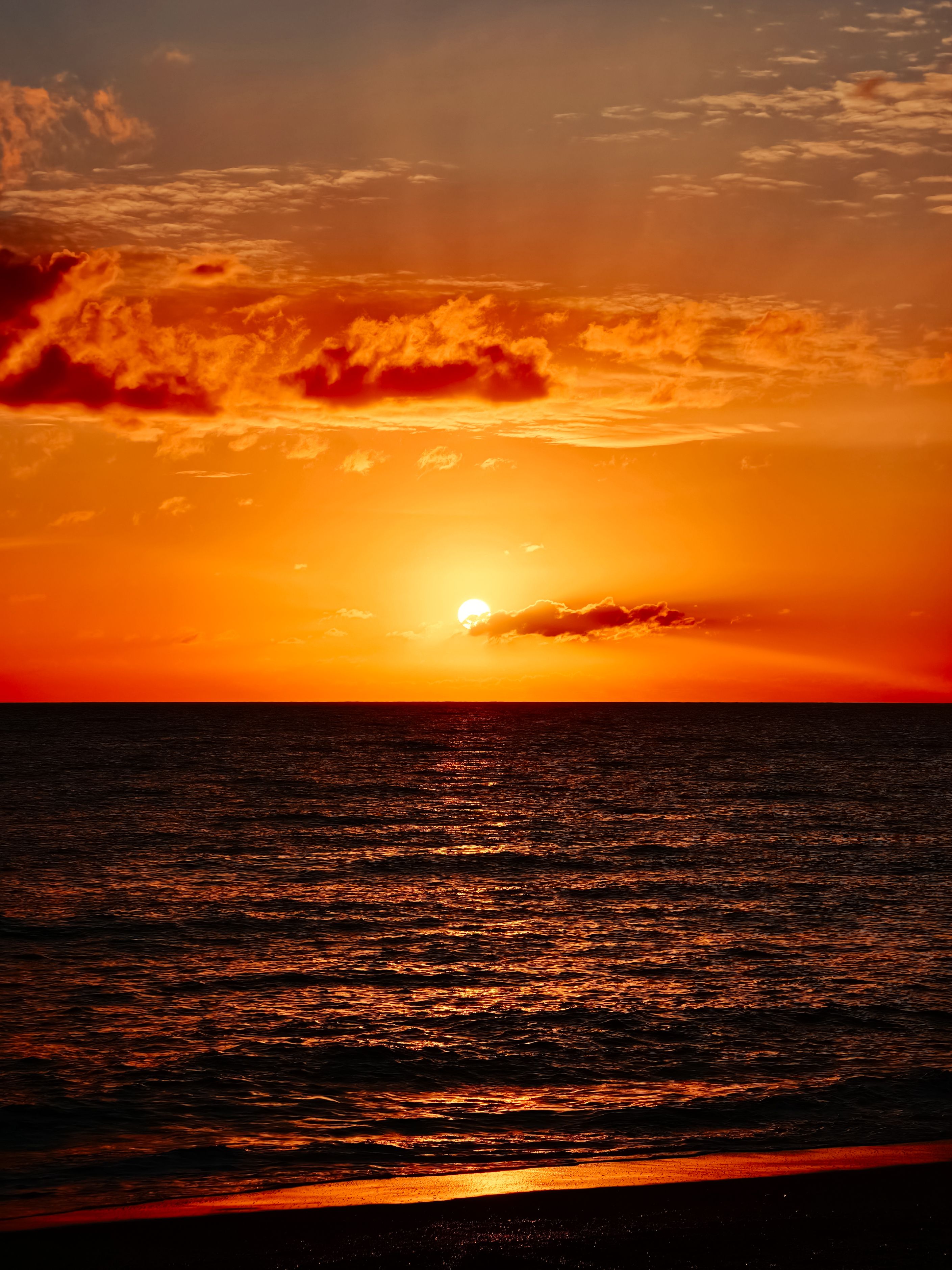 Stunning Sunset Over Ocean Waves · Free Stock Photo