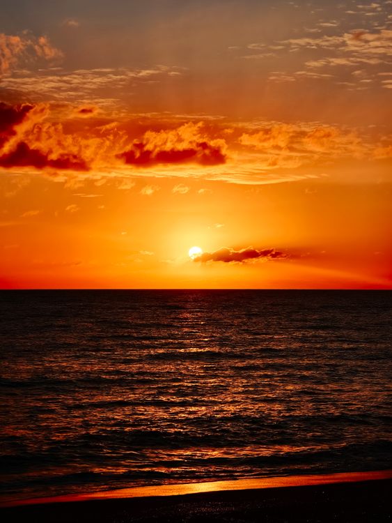 Stunning Sunset Over Ocean Waves · Free Stock Photo