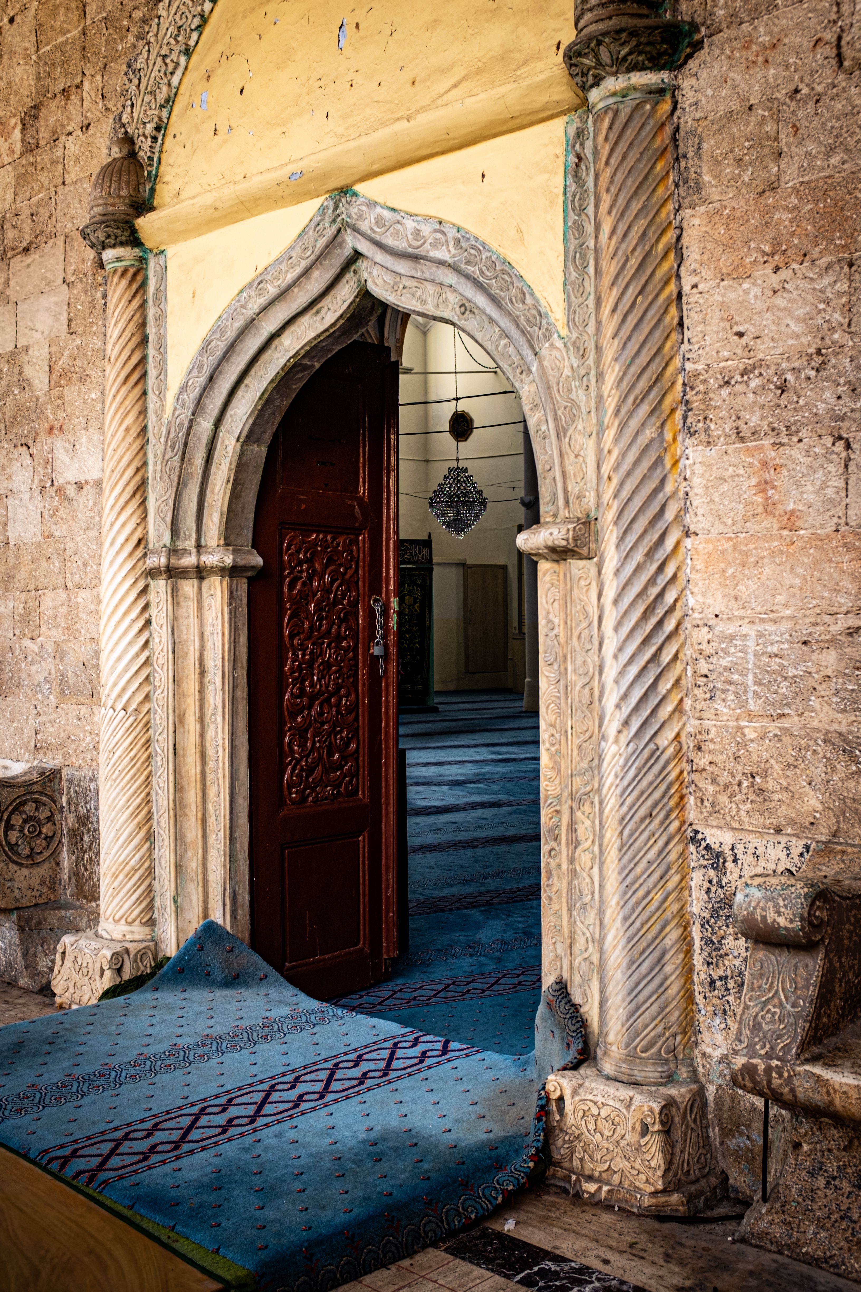 Intricately Designed Mosque Entrance · Free Stock Photo
