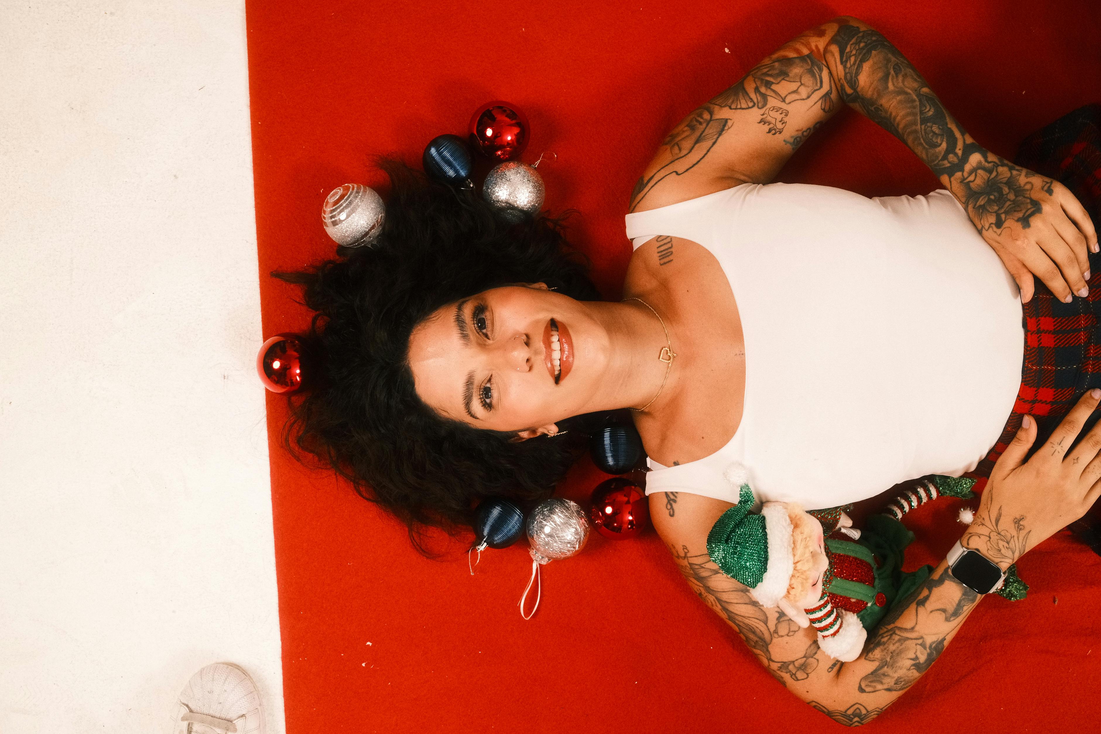 These Christmas Songs Most Likely to Tank Productivity at Work, Study Finds — Photo by Gustavo Denuncio on Pexels