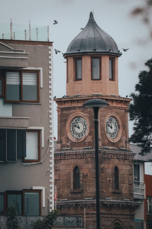Free A historic clock tower in Çanakkale, Türkiye, surrounded by modern buildings. Stock Photo