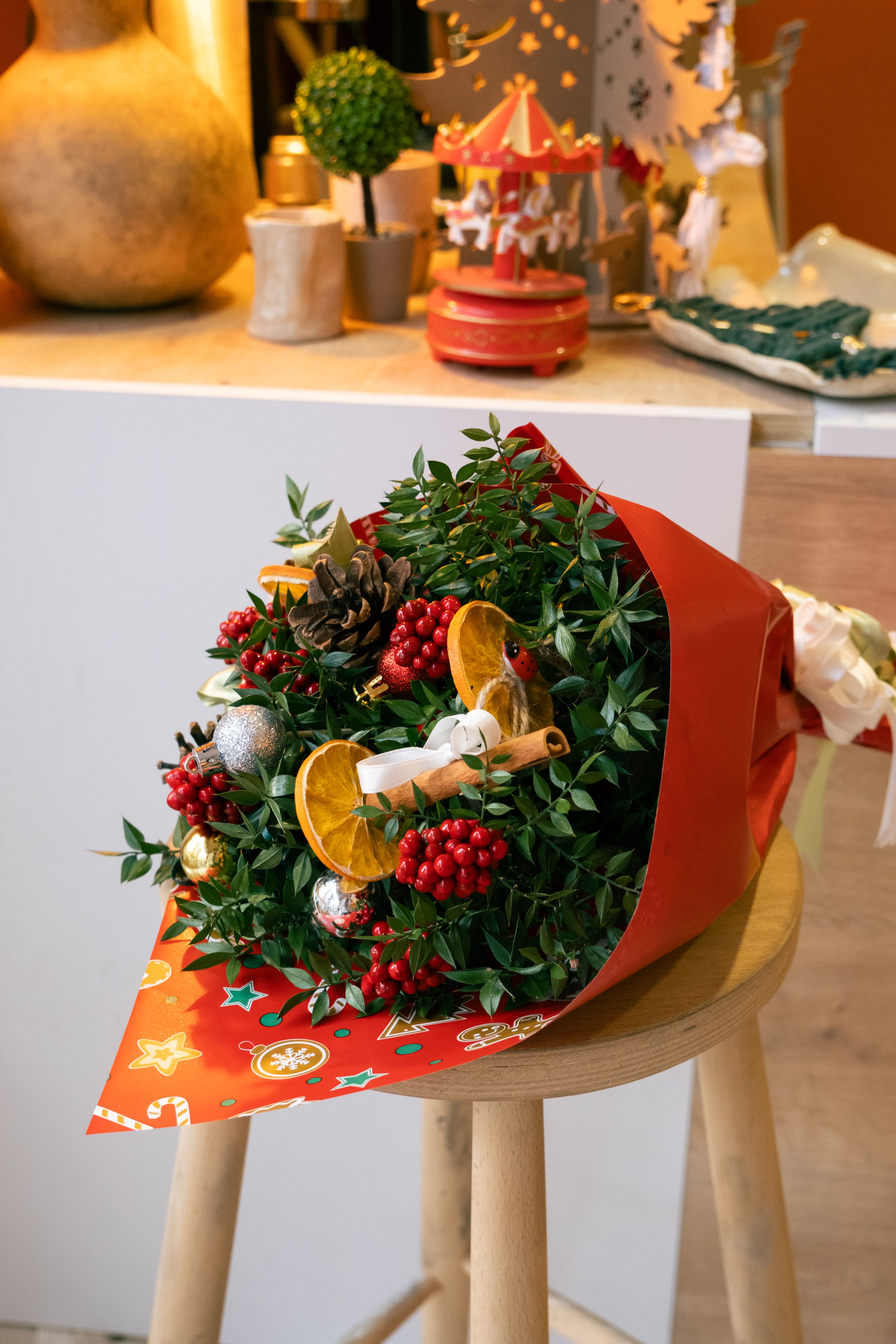 Festive Christmas Floral Arrangement with Decorations · Free Stock Photo