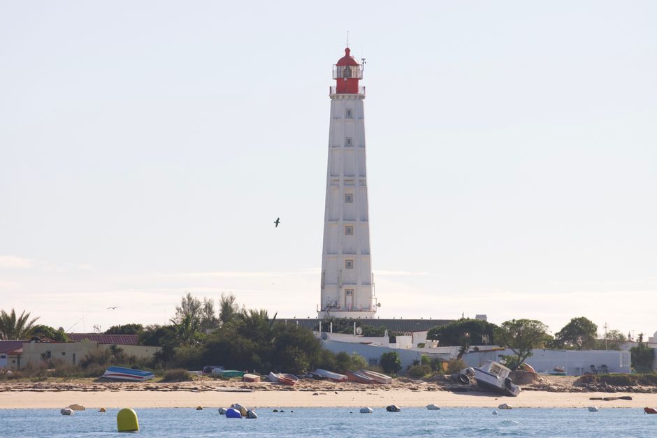 Trouver un travail à Faro : guide pratique 2026