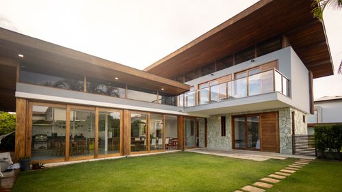Contemporary style home