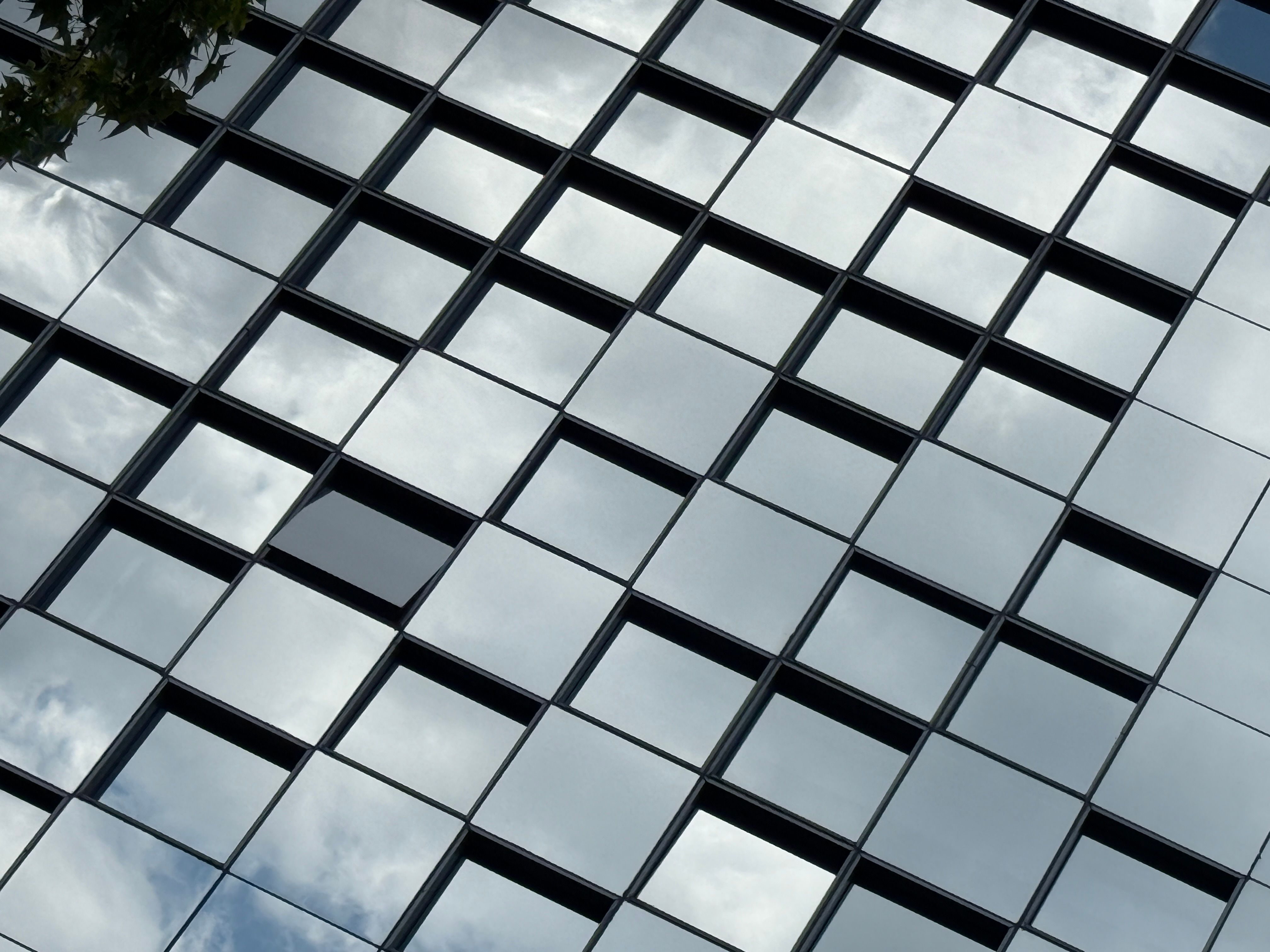 Modern Architectural Glass Grid Reflection · Free Stock Photo