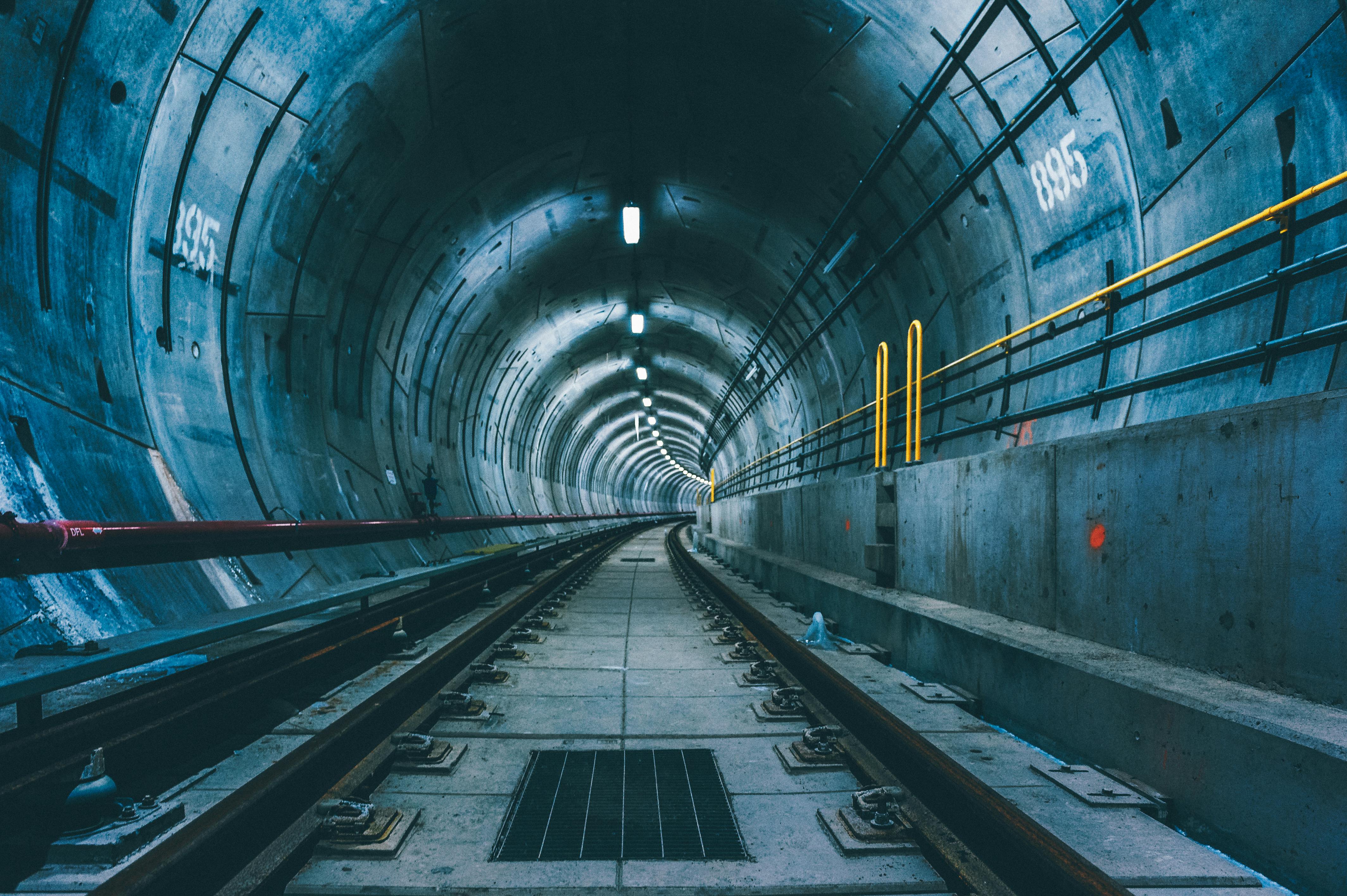 Wallpaper underground dark train metro station | Metrostation, Foto, Poster
