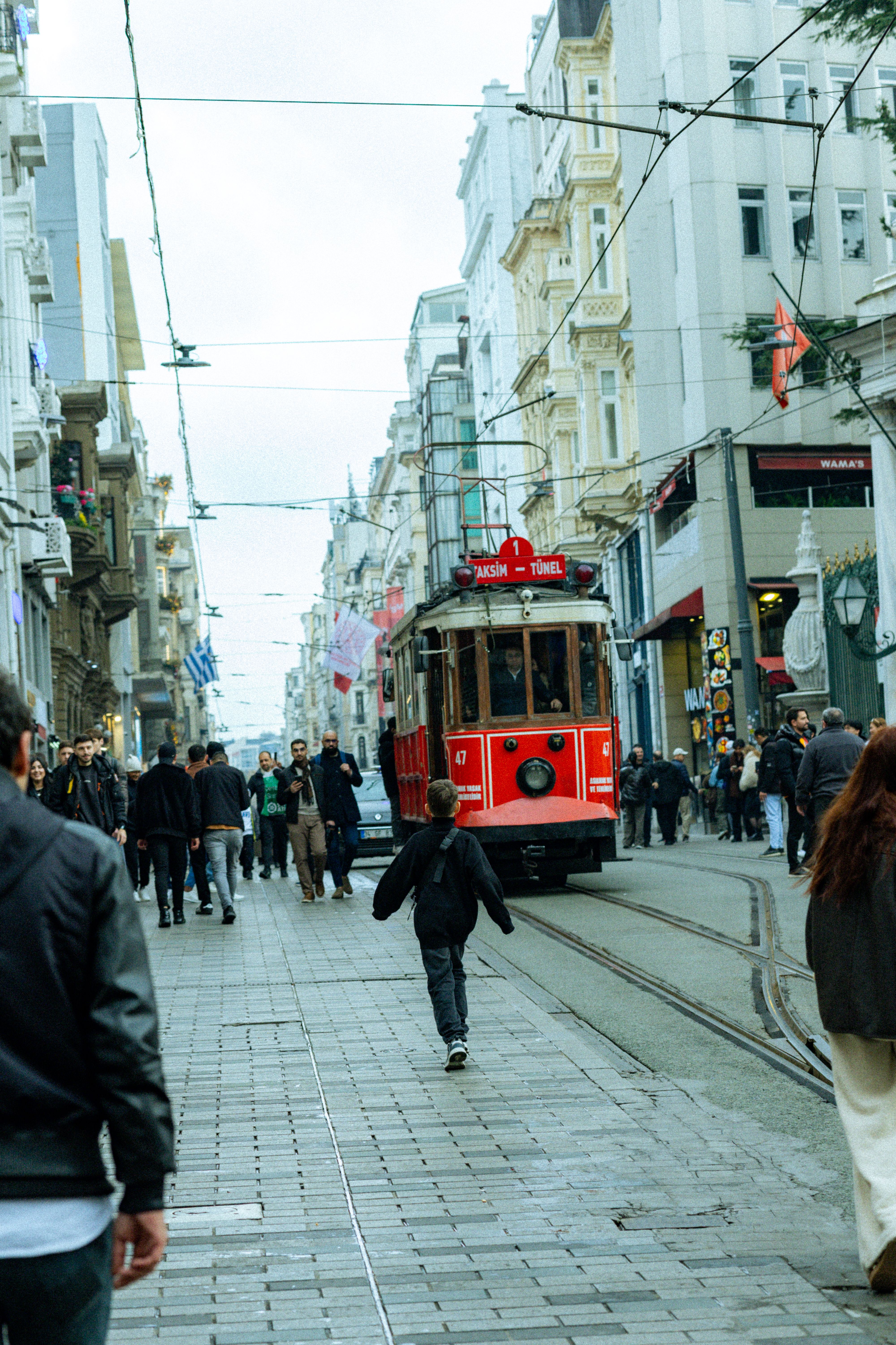 Tramwajowy szał latem: wypadki, plany i nowe rozkłady