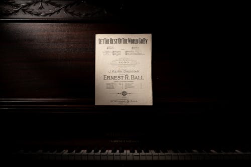 Kostenlos Nahaufnahmefoto Eines Antiken Klaviers Stock-Foto