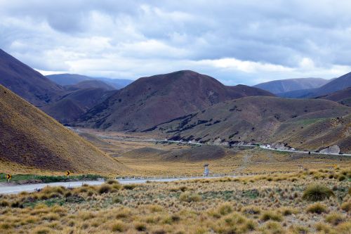 Free Explore the serene Otago mountain landscape, a stunning vista showcasing New Zealand's natural beauty. Stock Photo
