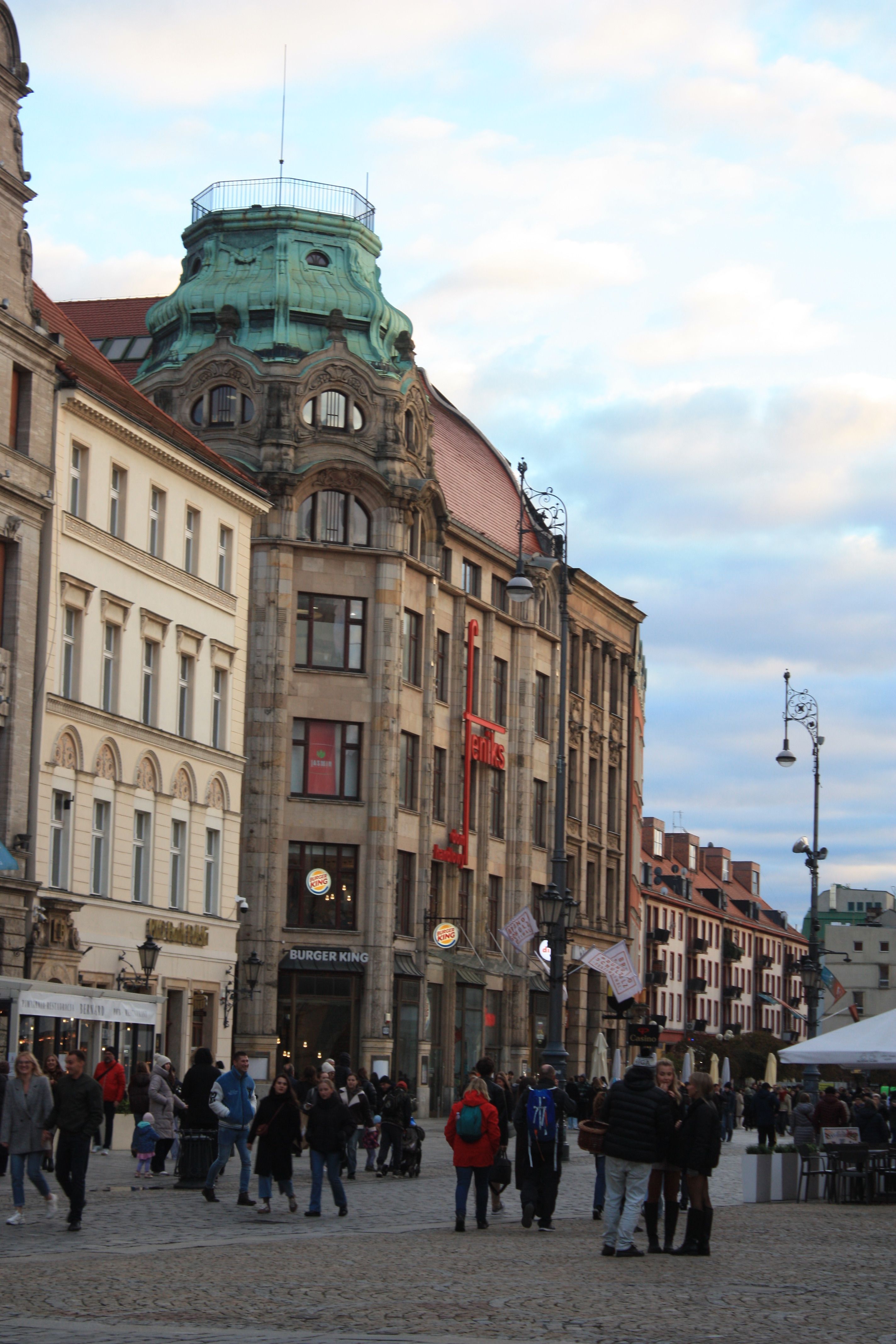 Charming European Street Scene with Historic Architecture · Free Stock ...