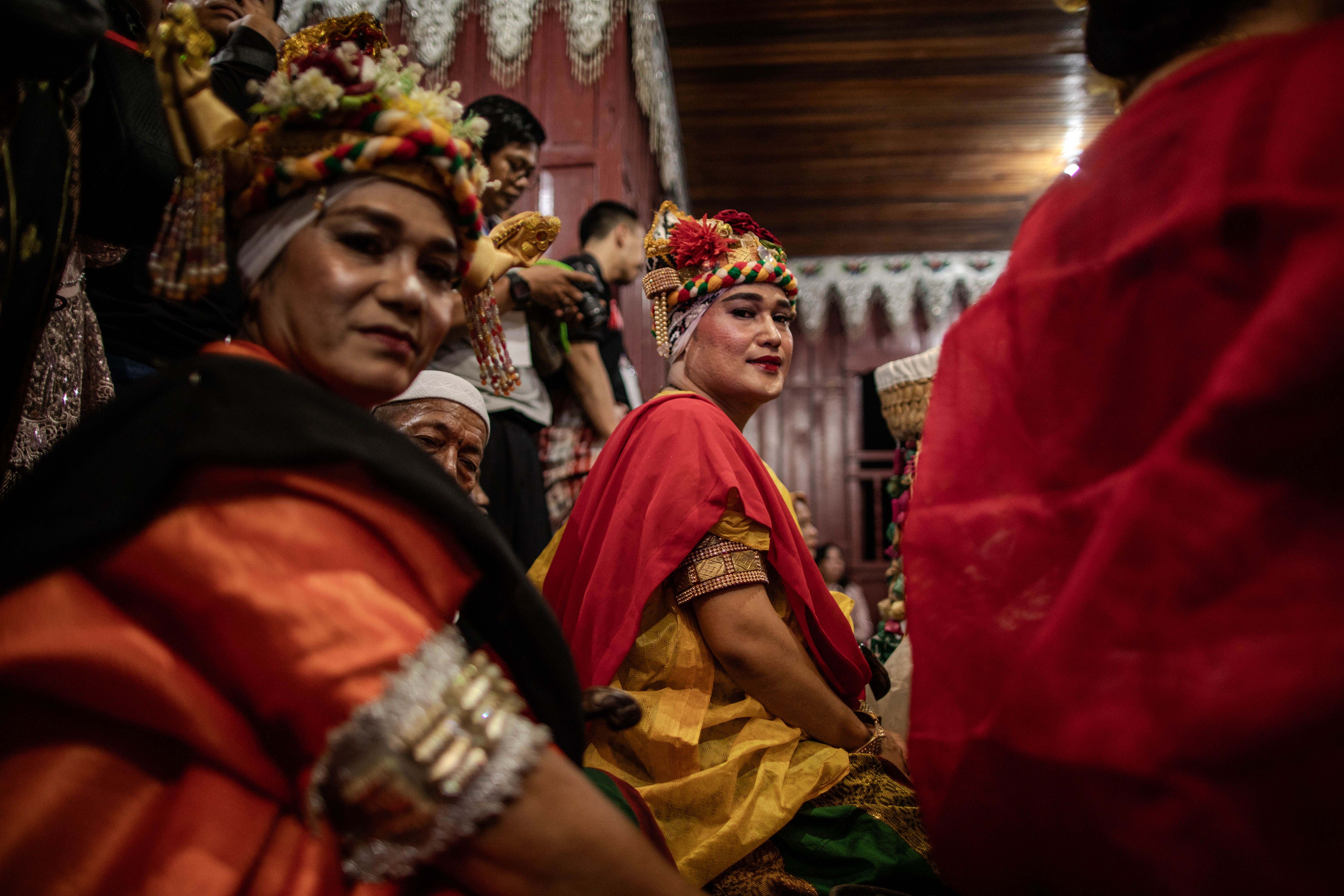 Traditional Bugis Dance Ceremony in South Sulawesi · Free Stock Photo