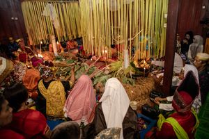 Bissu Bugis Culture: The Sacred Transcendent Priests of South Sulawesi