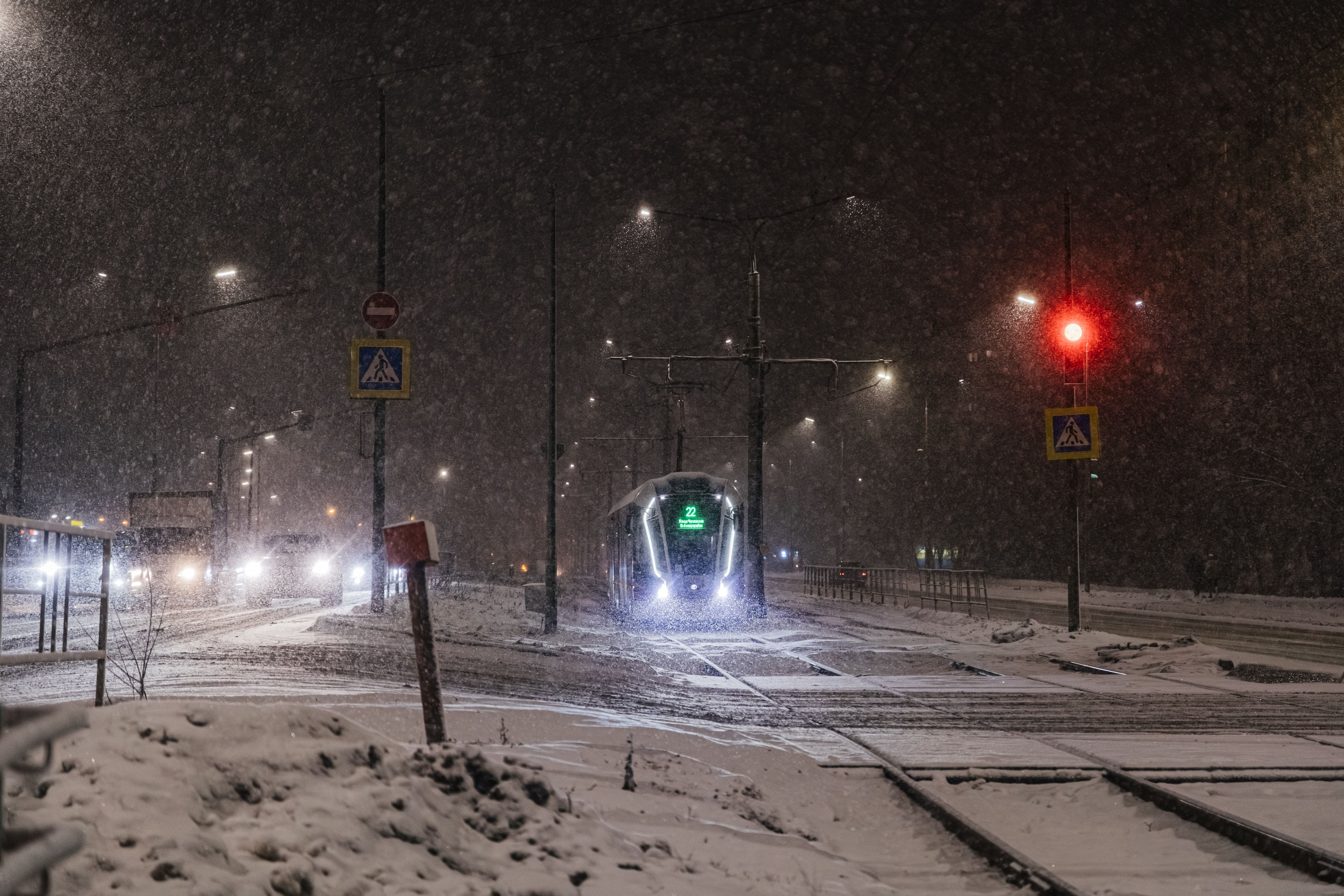 Trafic reluat pe DN 67C Novaci–Rânca, după viscol, în zona Târgu Jiu
