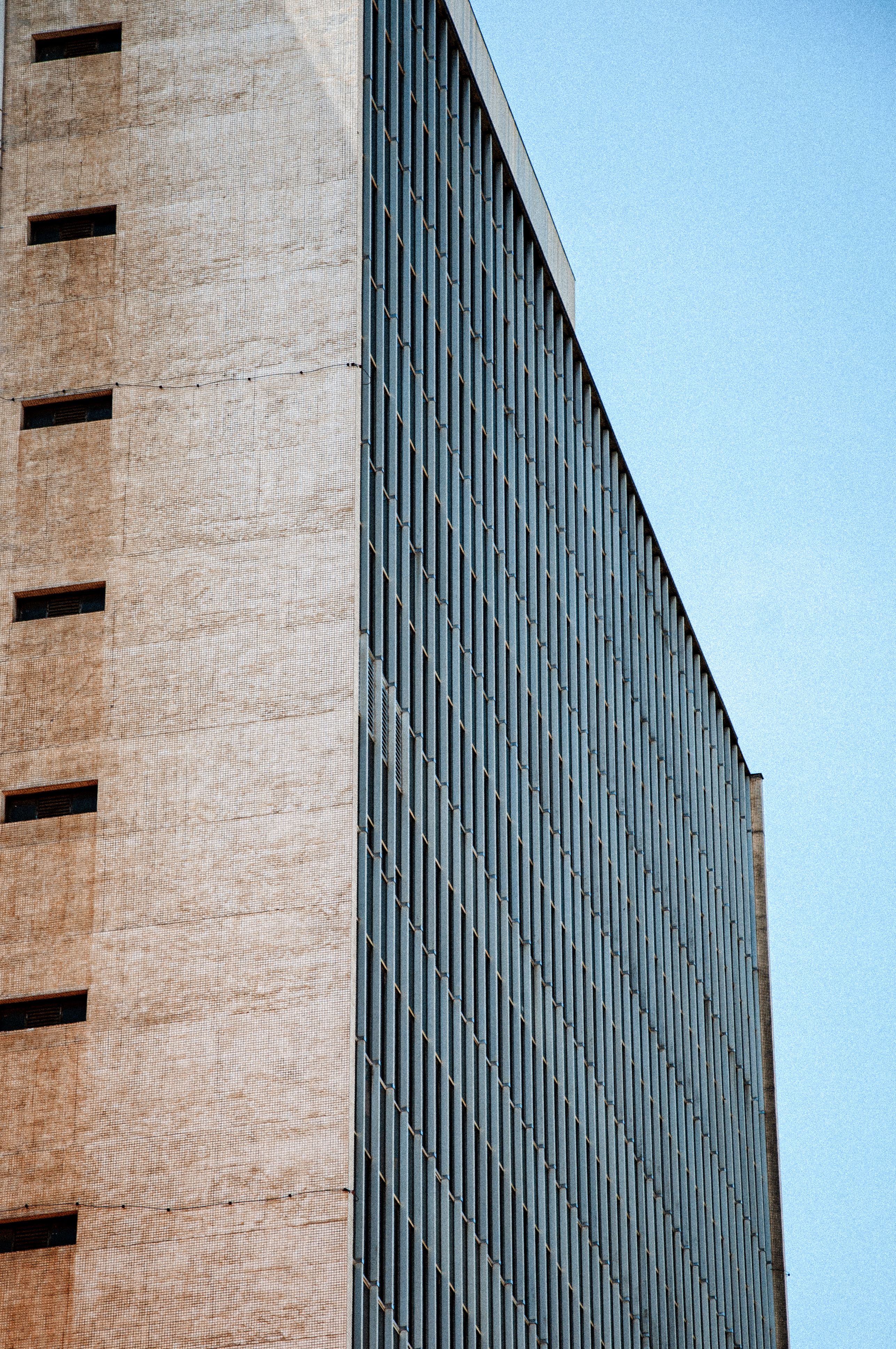 Modern Office Building in Belo Horizonte · Free Stock Photo