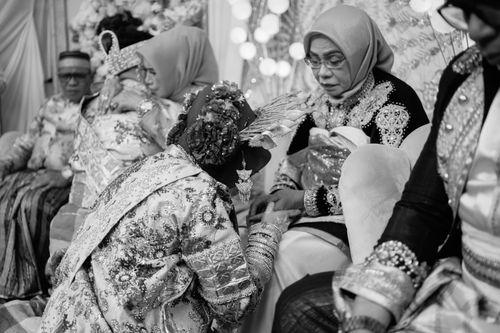 Free A heartfelt moment during a traditional wedding ceremony in Kendari. Stock Photo