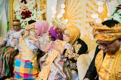 Free Emotional moments during a traditional wedding ceremony in Kendari, Indonesia, featuring vibrant attire and cultural rituals. Stock Photo