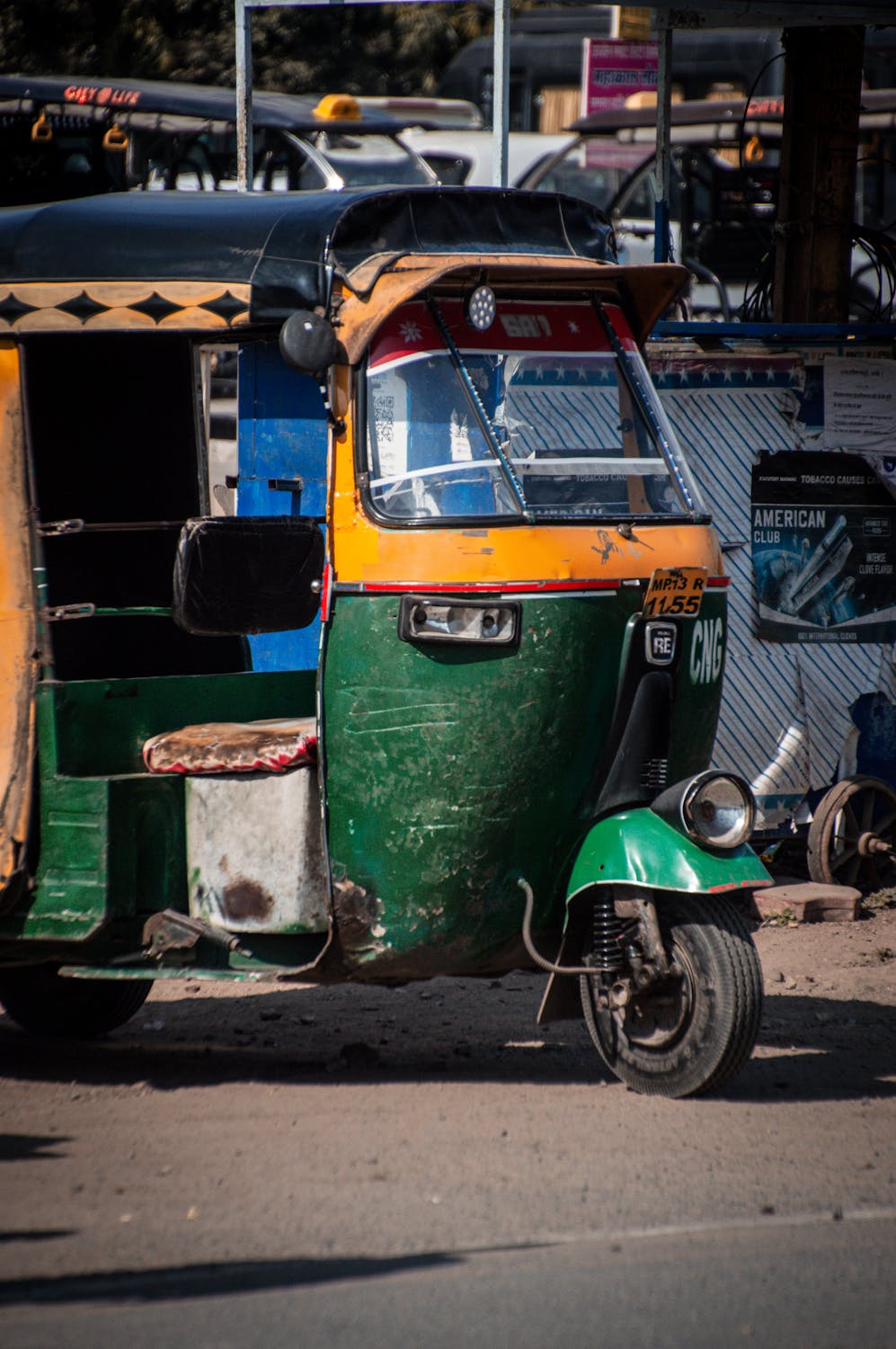 Colorful Auto Rickshaw on Busy Indian Street · Free Stock Photo