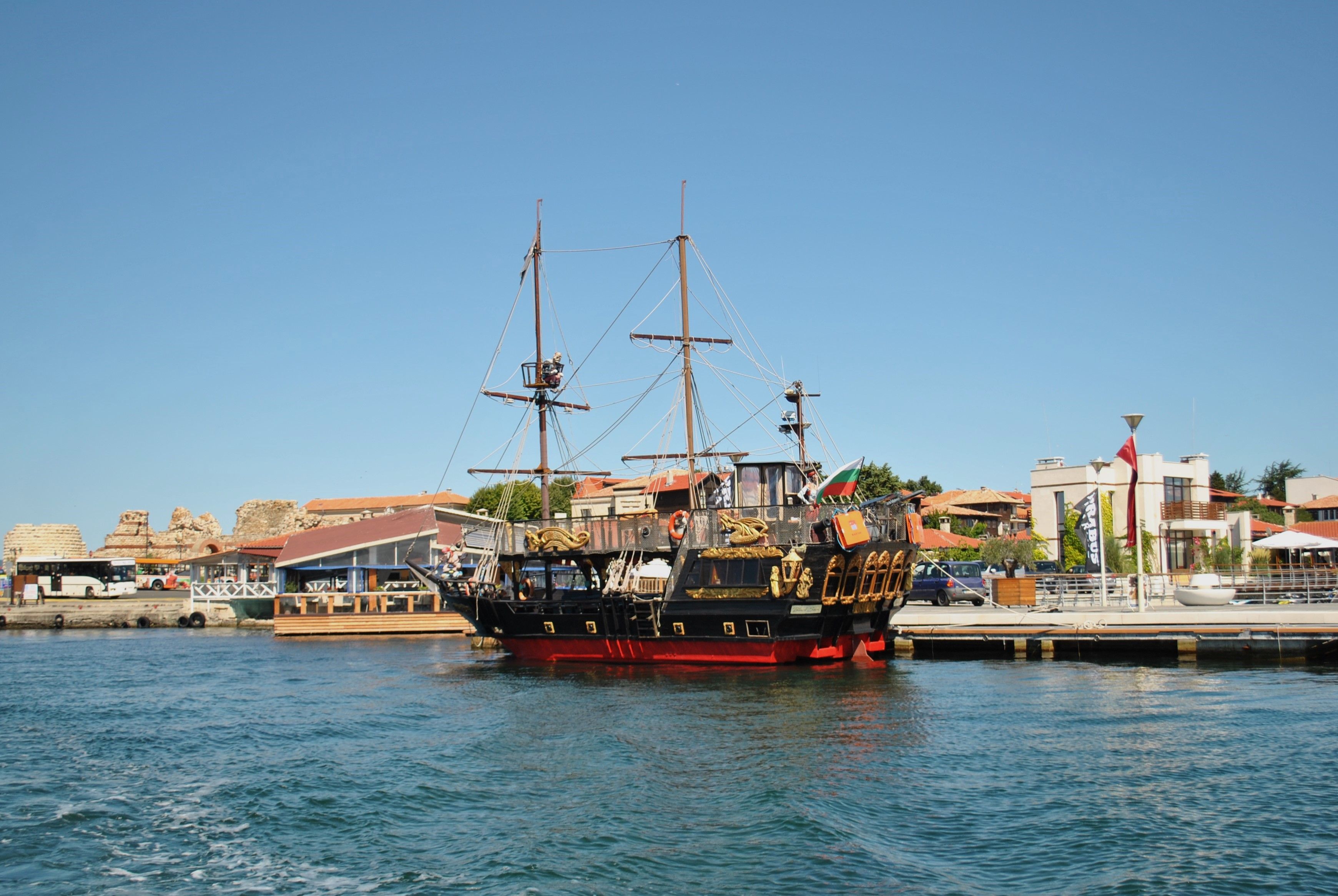 A pirate ship battle in a harbour representing Book 8 of Ranger's Apprentice