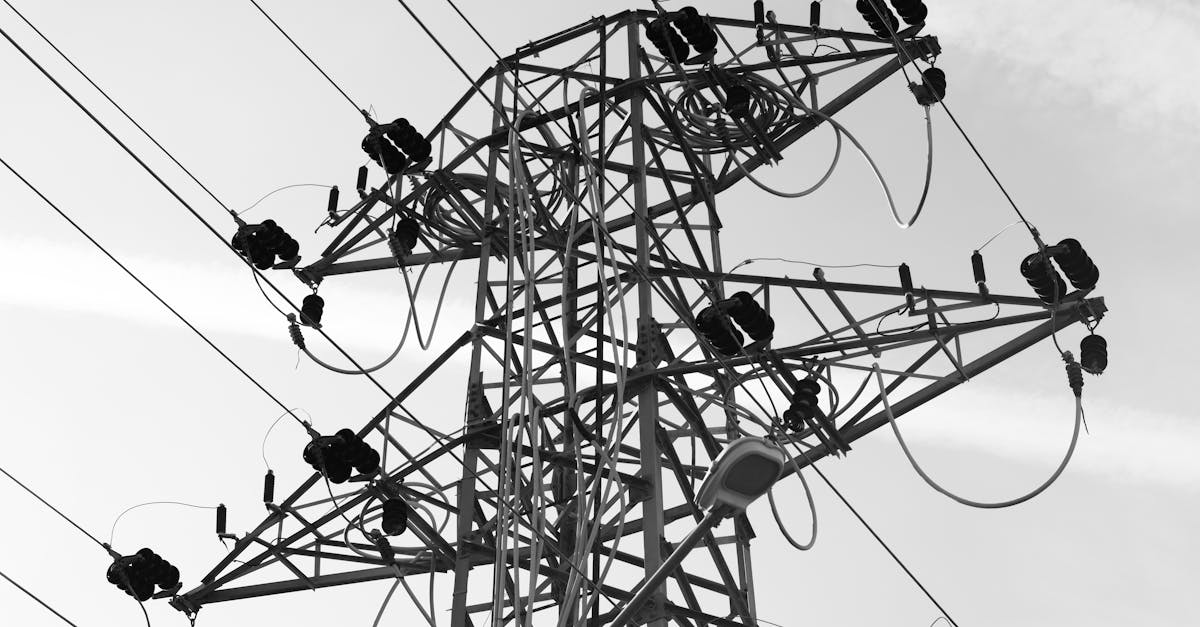 Stanford works on a new liquid battery to help struggling RE.