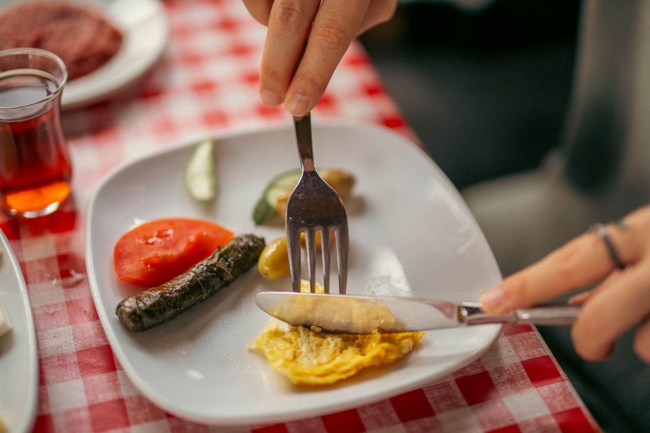 gece yemek yemek kilo aldırır mı? konusunu açıklayan görsel