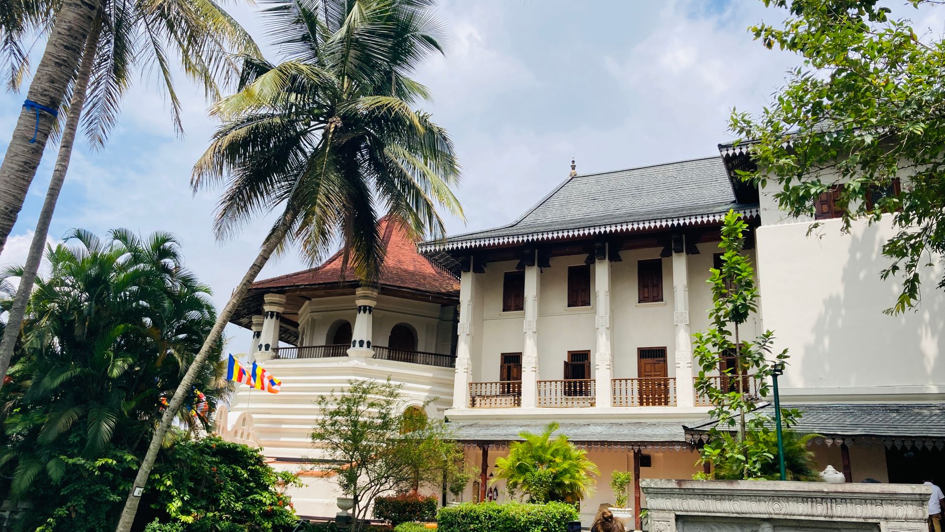 Nightlife and Evenings in Kandy: Bars, Restaurants & Cultural Experiences