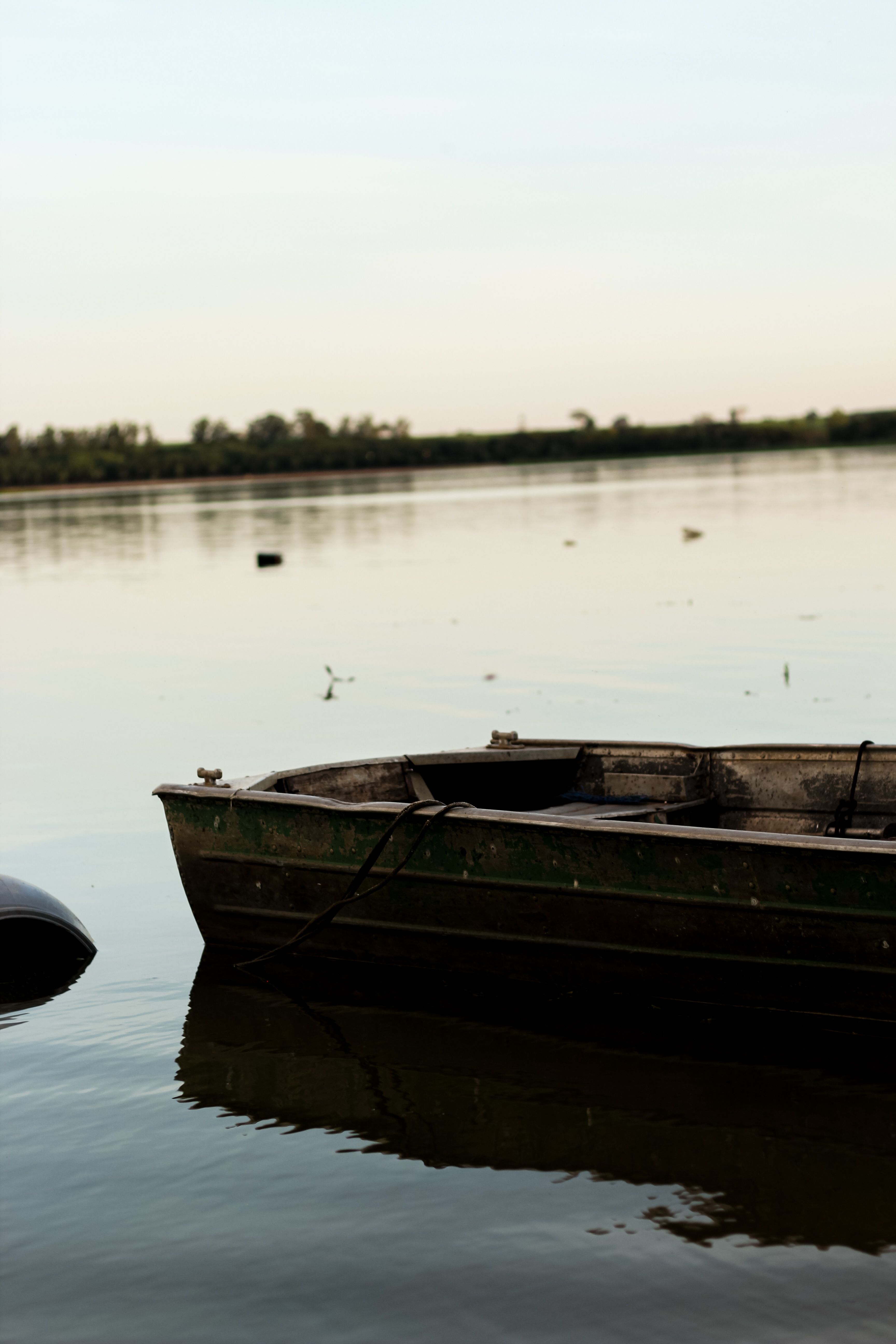 Serene Boat Scene on Tranquil Lake at Dusk · Free Stock Photo
