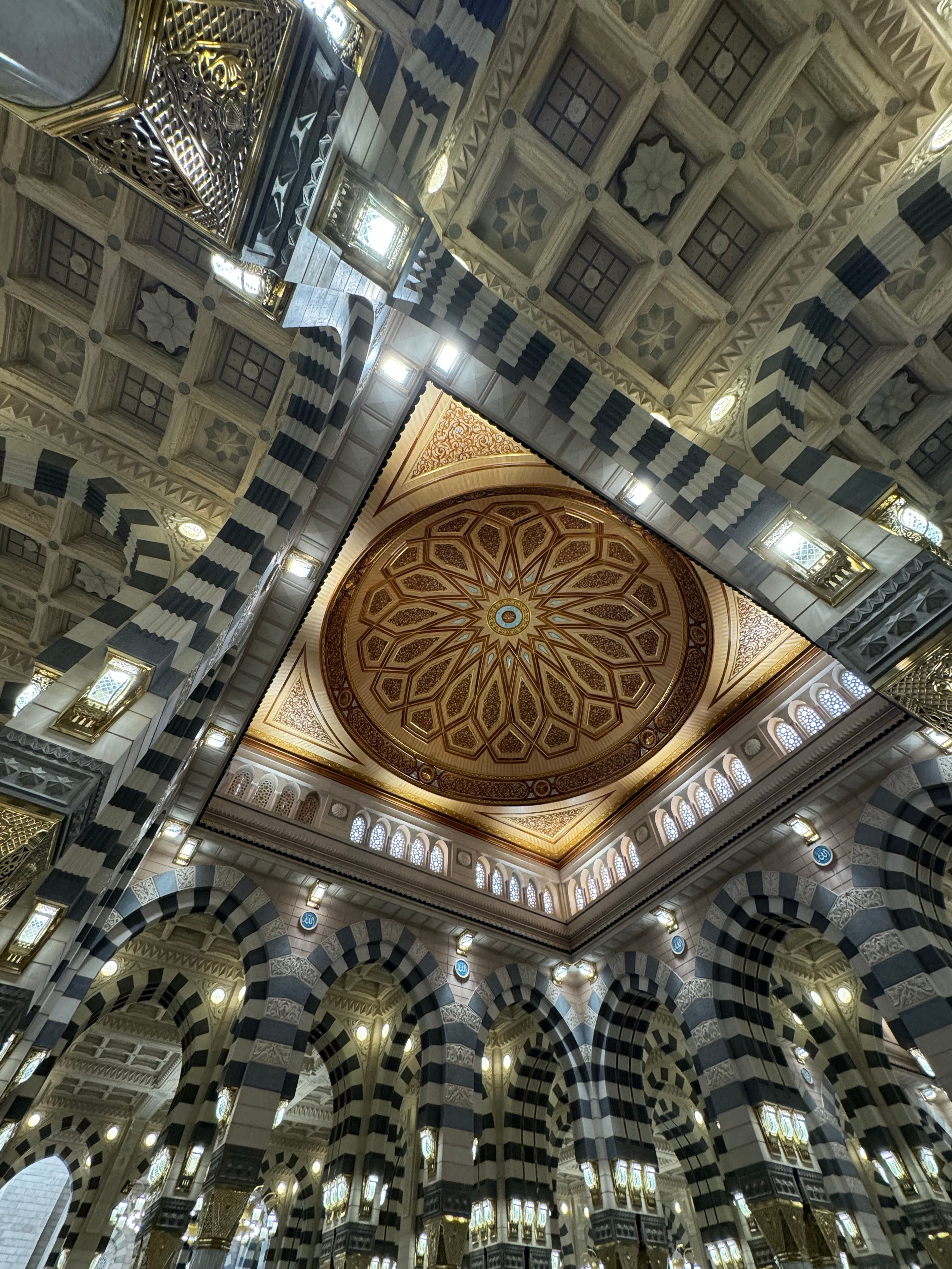 Interior Design of Grand Mosque in Mecca · Free Stock Photo