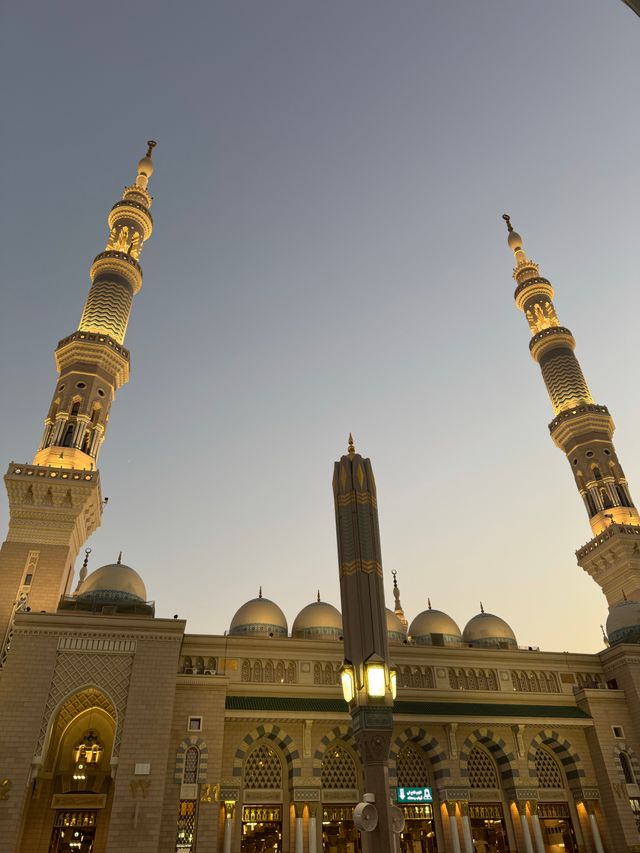 21 Days Umrah – 16 Oct (Saudia) · Fundaq Besan 850m / Ishraq Al Madain 500m