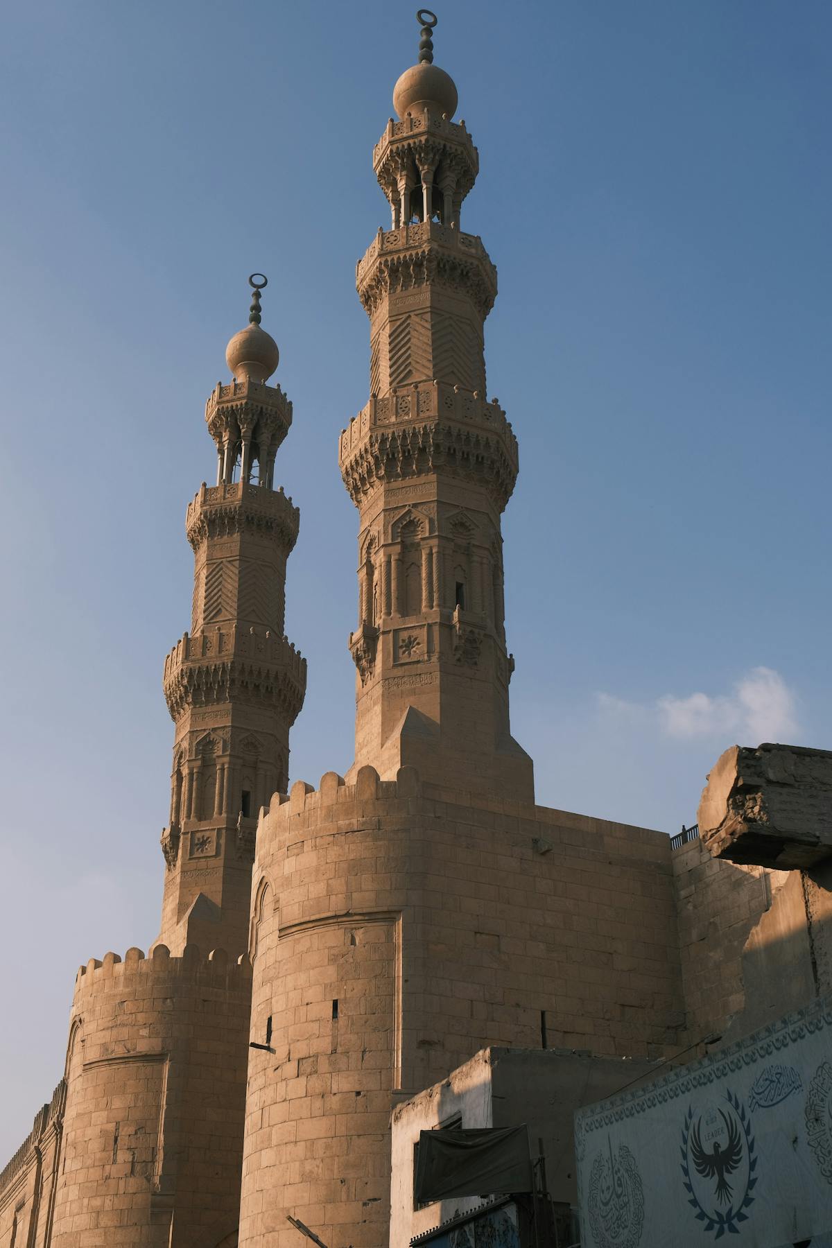 Zabytkowy meczet w Kairze - architektura islamska Egiptu