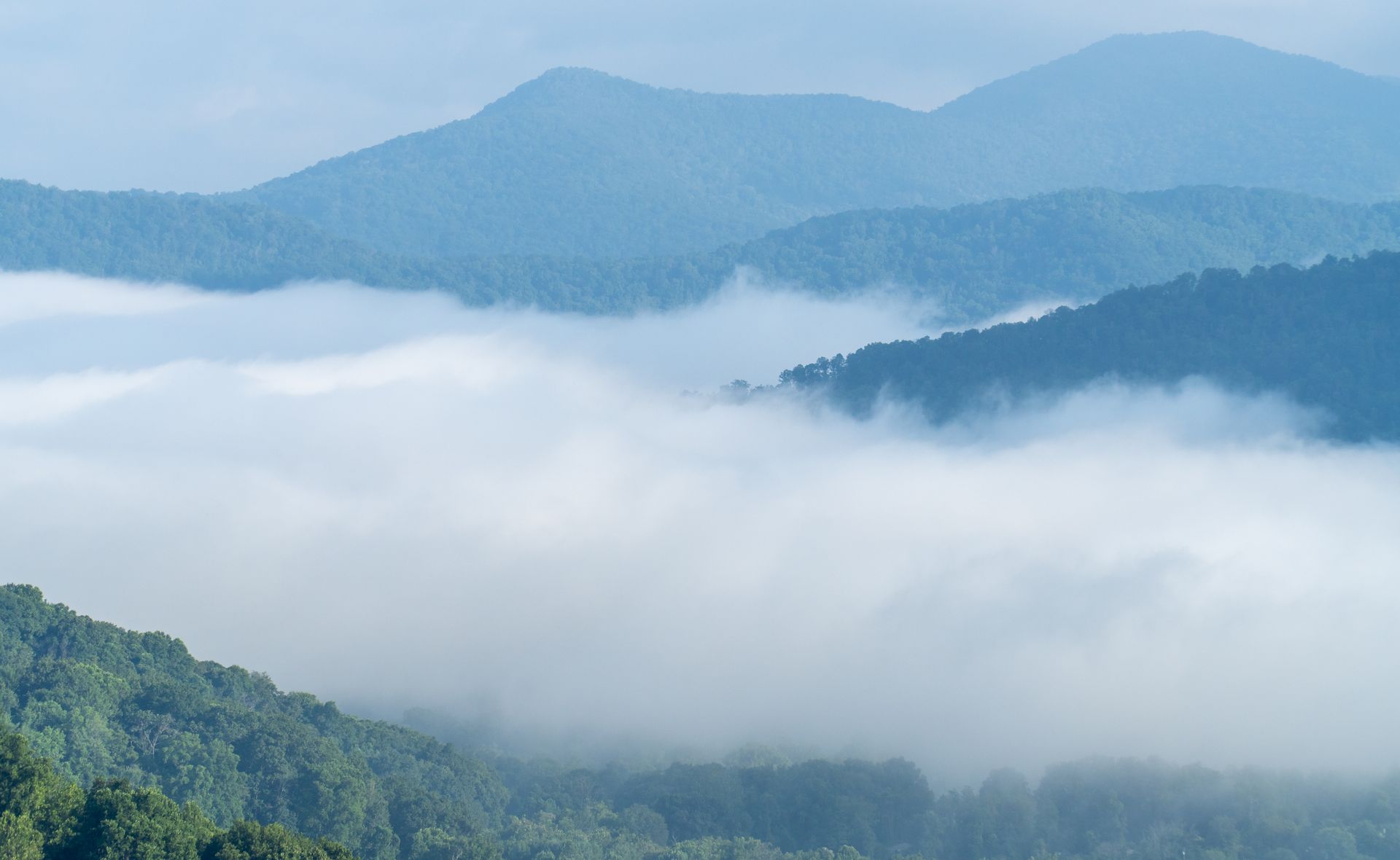 Misty Smoky Mountain ridges at dawn
