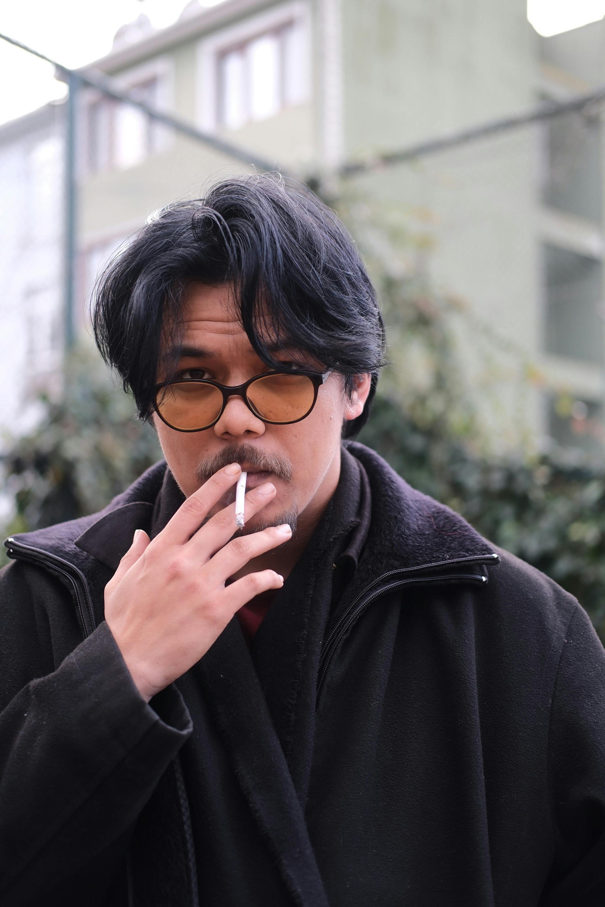 Gratis arkivbilde med alvorlig, ansiktshår, avslappet Arkivbilde