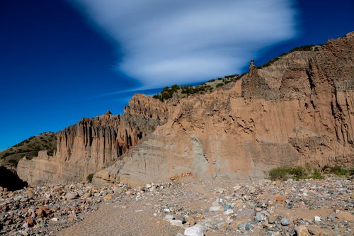 Free A breathtaking view of majestic mesas with a vivid blue sky and striking cloud formations. Stock Photo