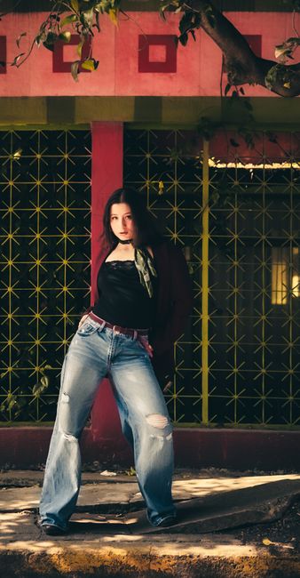 Black lace, red jacket off the shoulder and baggy jeans: today I'm into the mess
#outfitoftheday #black #jacket #jeans